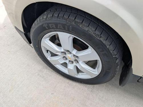 Champagne Silver 2016 Chevrolet Traverse 1LT