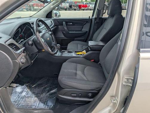 Champagne Silver 2016 Chevrolet Traverse 1LT