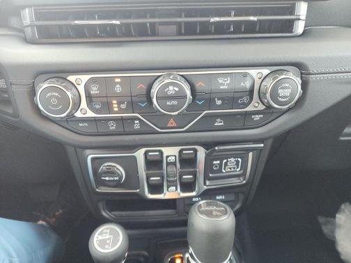 Sahara Beige 2026 Jeep Gladiator Sport
