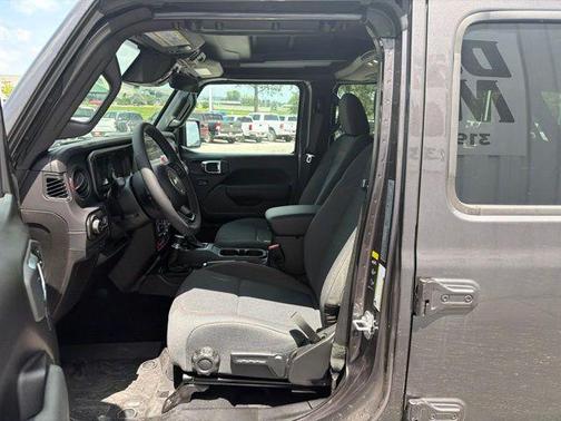 Granite Crystal Clearcoat Metallic 2026 Jeep Wrangler Rubicon