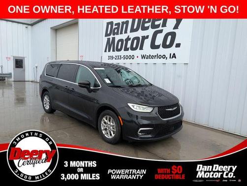 Brilliant Black Crystal Pearlcoat 2023 Chrysler Pacifica Touring-L