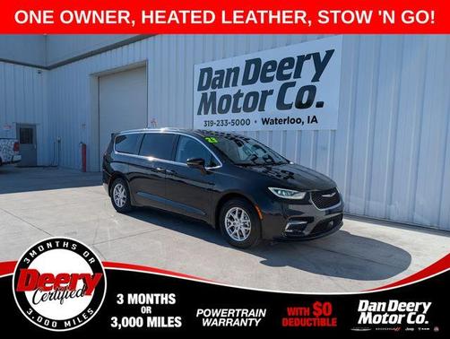 Brilliant Black Crystal Pearlcoat 2023 Chrysler Pacifica Touring-L