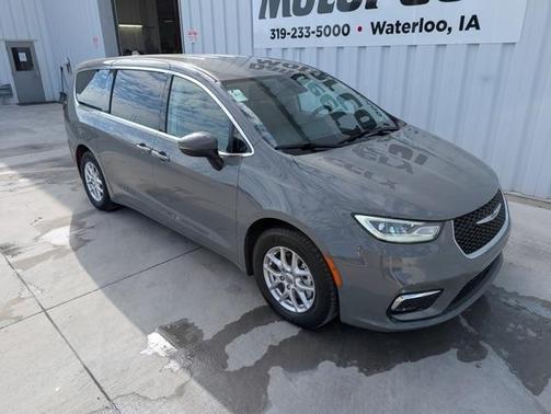 2023 Chrysler Pacifica Touring-L