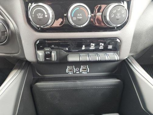 Bright White Clearcoat 2026 RAM 1500 Big Horn