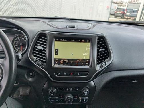 2023 Jeep Cherokee Trailhawk