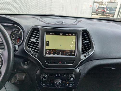 2023 Jeep Cherokee Trailhawk