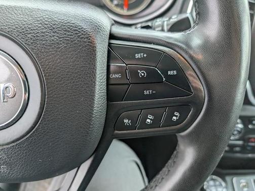 2023 Jeep Cherokee Trailhawk