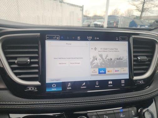 Diamond Black 2026 Chrysler Pacifica Select