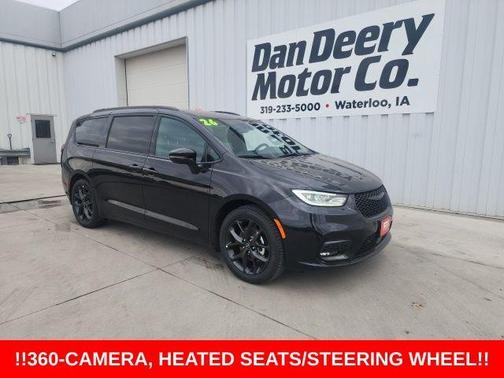 Diamond Black 2026 Chrysler Pacifica Select