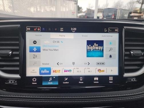 2026 Chrysler Pacifica Select