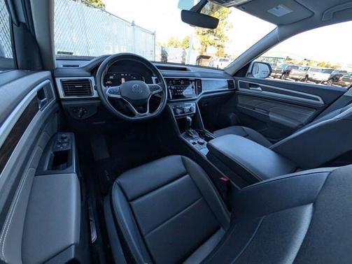 2023 Volkswagen Atlas 3.6L SE w/Technology