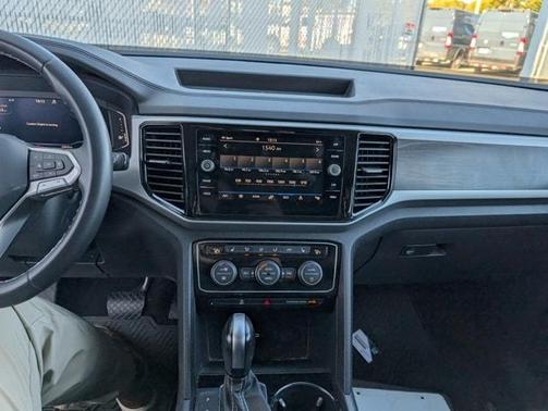 2023 Volkswagen Atlas 3.6L SE w/Technology