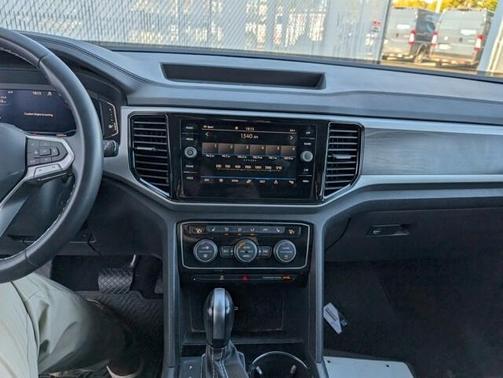 2023 Volkswagen Atlas 3.6L SE w/Technology