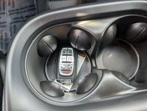 Diamond Black 2025 Chrysler Pacifica Select