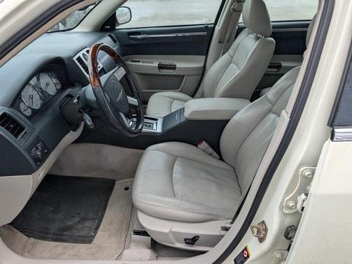 2005 Chrysler 300C Base