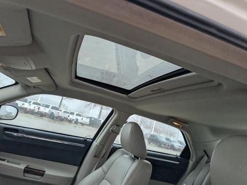 2005 Chrysler 300C Base