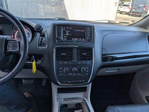 White Knuckle Clearcoat 2019 Dodge Grand Caravan SXT