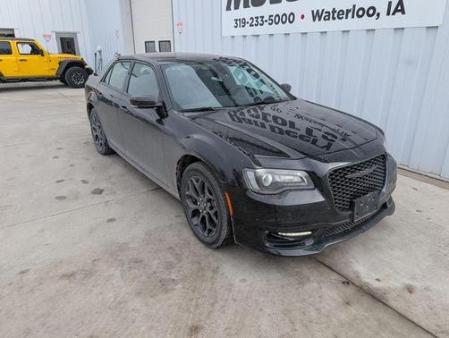 2022 Chrysler 300 Touring L