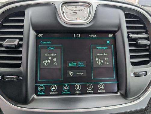 2022 Chrysler 300 Touring L