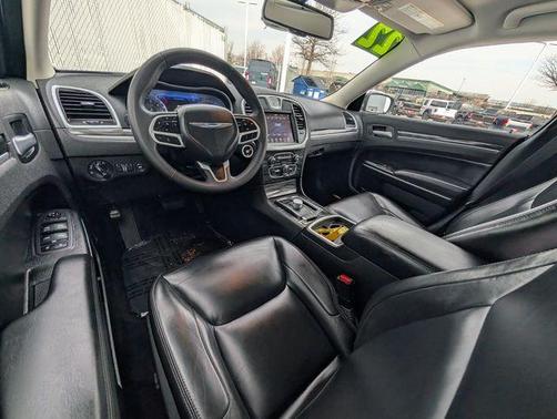 2022 Chrysler 300 Touring L