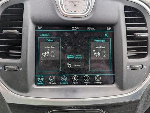 2022 Chrysler 300 Touring L