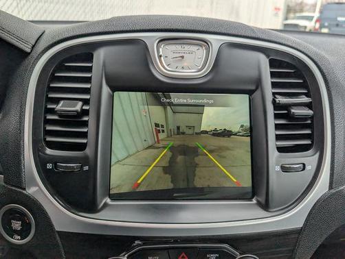 2022 Chrysler 300 Touring L