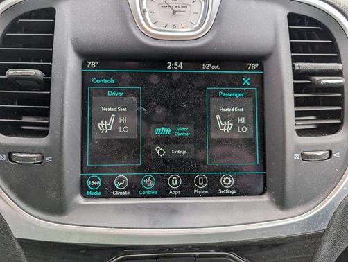 2022 Chrysler 300 Touring L