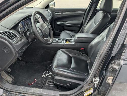 2022 Chrysler 300 Touring L