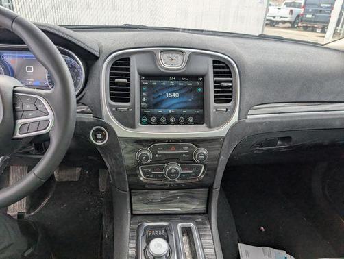 2022 Chrysler 300 Touring L