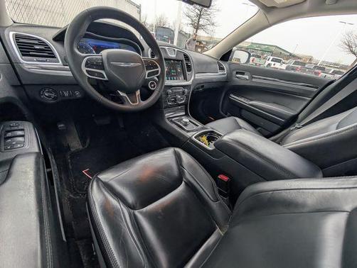 2022 Chrysler 300 Touring L