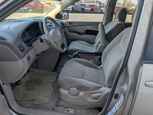 2004 Toyota Sienna CE