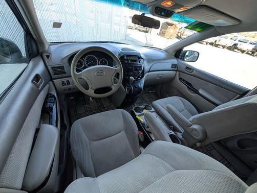 2004 Toyota Sienna CE