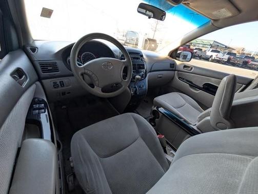 2004 Toyota Sienna CE