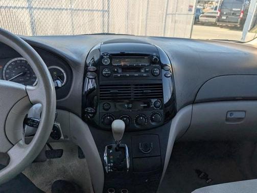 2004 Toyota Sienna CE