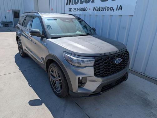 Gray Metallic 2025 Ford Explorer ST-Line