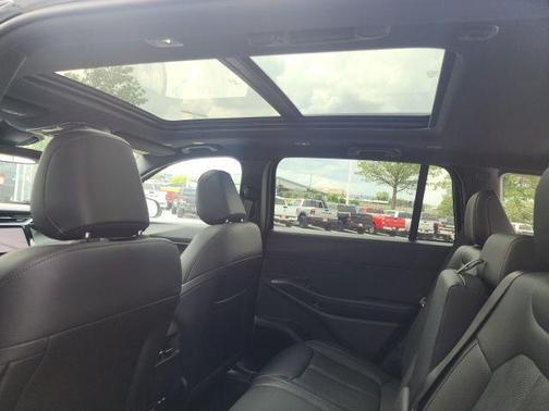 Diamond Black 2026 Jeep Cherokee Overland