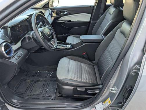 Sterling Gray Metallic 2025 Chevrolet Trax LT