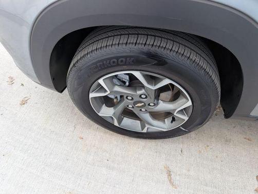 Sterling Gray Metallic 2025 Chevrolet Trax LT