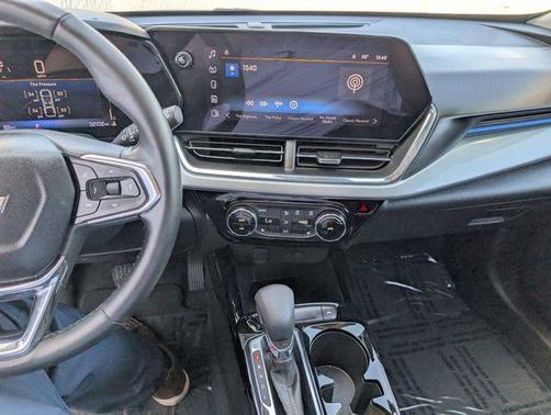 Sterling Gray Metallic 2025 Chevrolet Trax LT