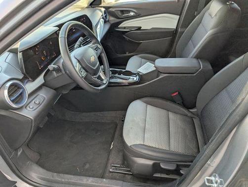 Sterling Gray Metallic 2025 Chevrolet Trax LT