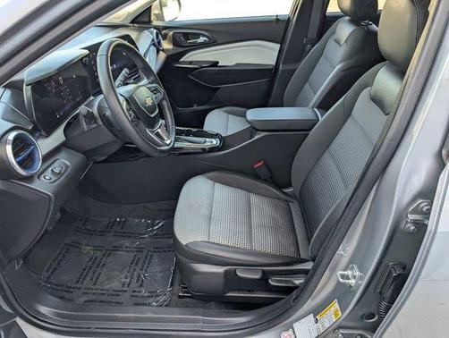Sterling Gray Metallic 2025 Chevrolet Trax LT