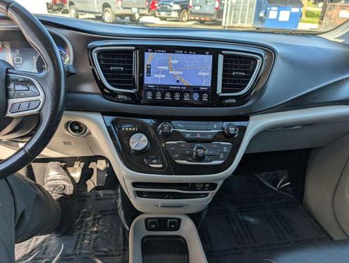 2017 Chrysler Pacifica Touring-L Plus