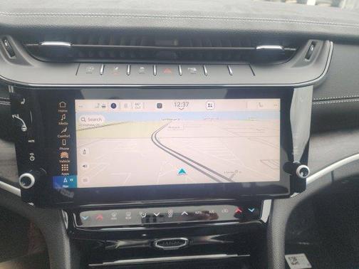 Gloss Black 2027 Jeep Grand Cherokee L Limited