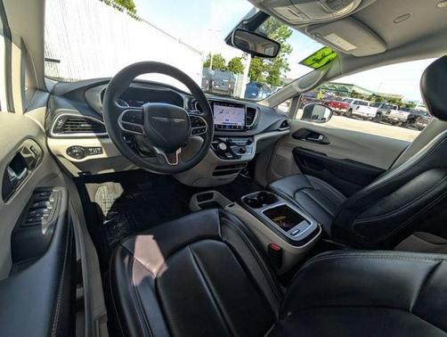 Bright White Clearcoat 2023 Chrysler Pacifica Touring-L