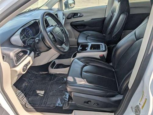 Bright White Clearcoat 2023 Chrysler Pacifica Touring-L