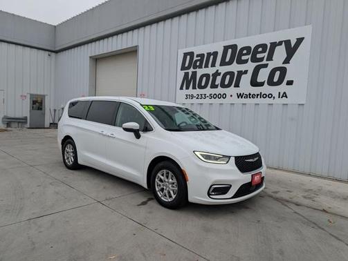 2023 Chrysler Pacifica Touring-L