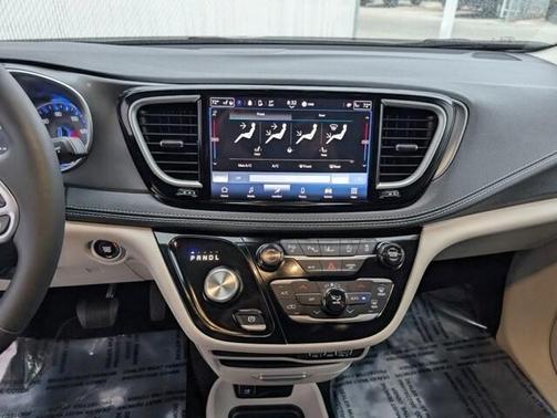 2023 Chrysler Pacifica Touring-L