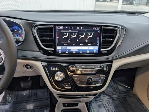 2023 Chrysler Pacifica Touring-L