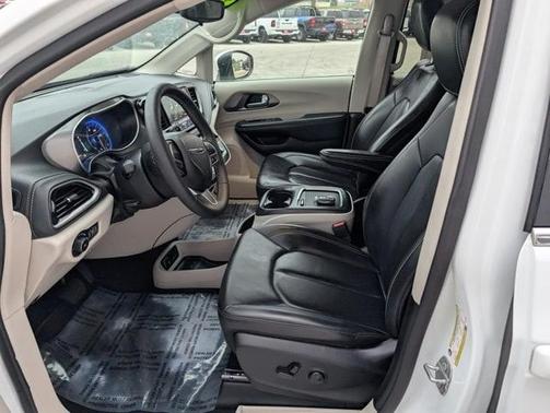 2023 Chrysler Pacifica Touring-L