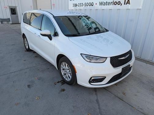 2023 Chrysler Pacifica Touring-L